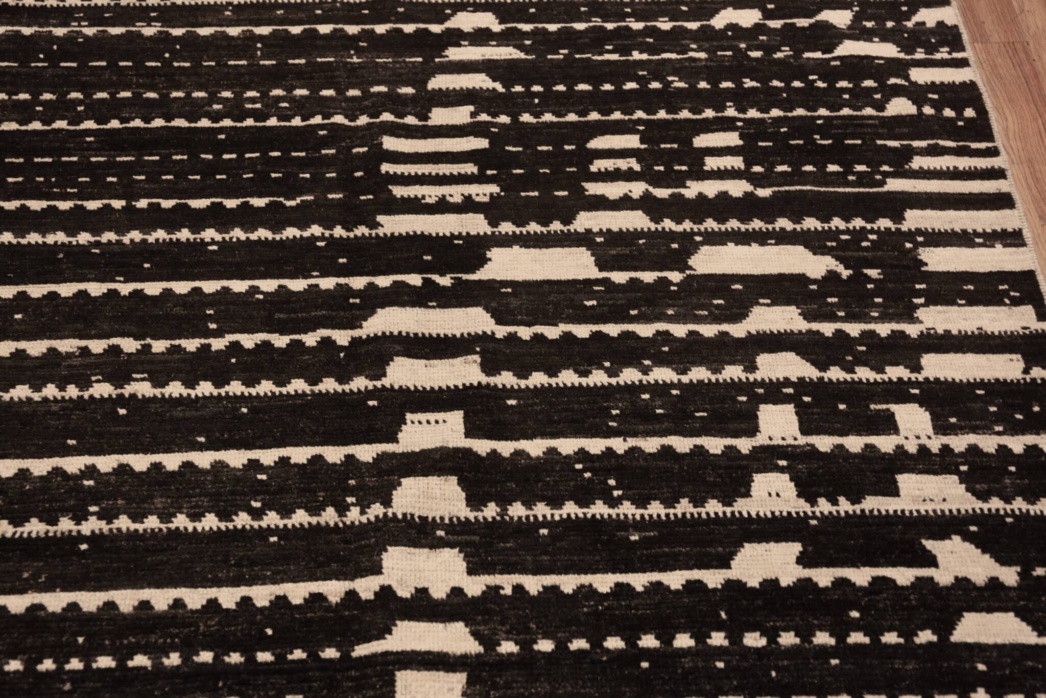 Beautiful Modern Cream And Charcoal Color Area Rug 11574