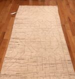 Top of Cream Color Modern Moroccan Design Runner 61060 by Nazmiyal Antique Rugs