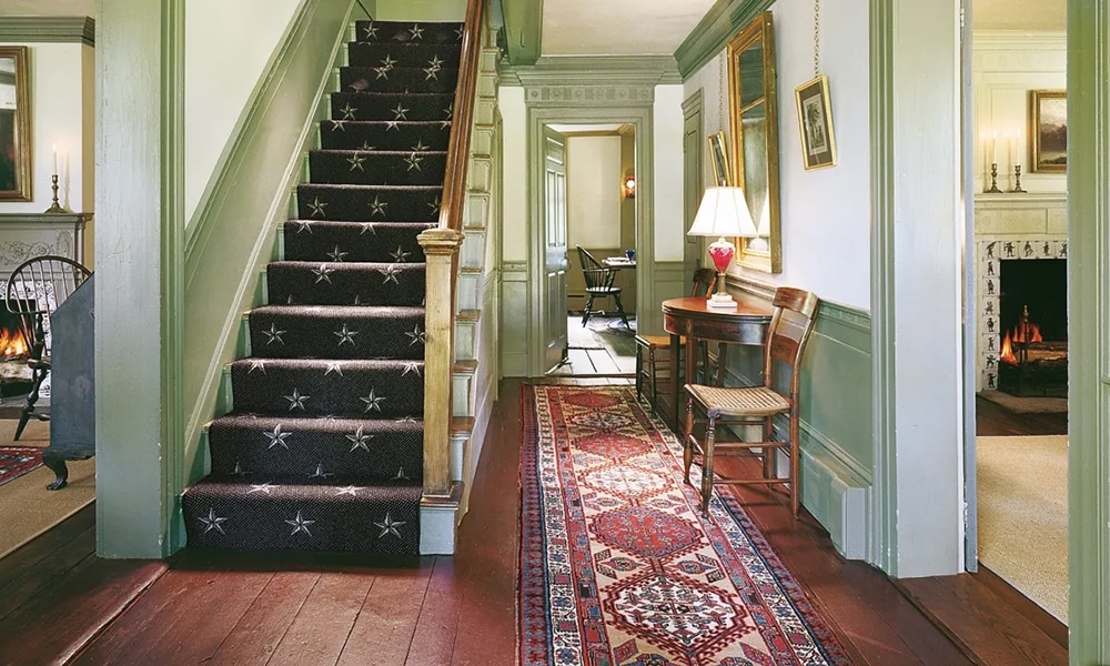 Decorating Entry Hallway With Antique Rugs - Photo: Aaron Peter | Nazmiyal