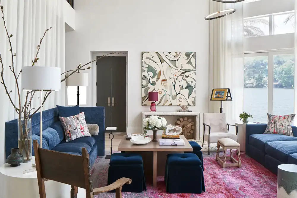 Vivid Pink Rug In Modern Cozy Décor | Photo: Dror Baldinger FAIA