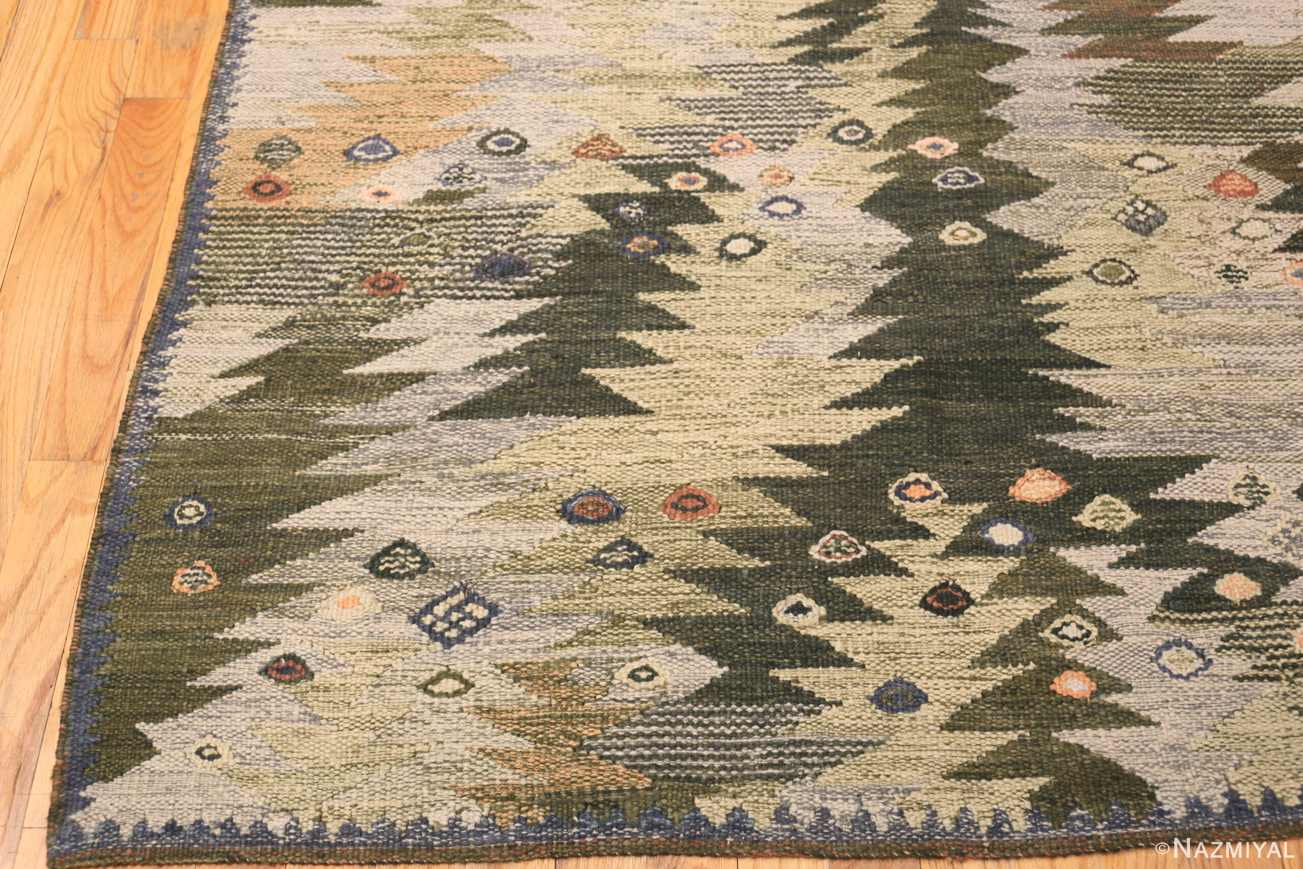 Modern Swedish Kilim Rug with Geometric Zigzag Design 73606