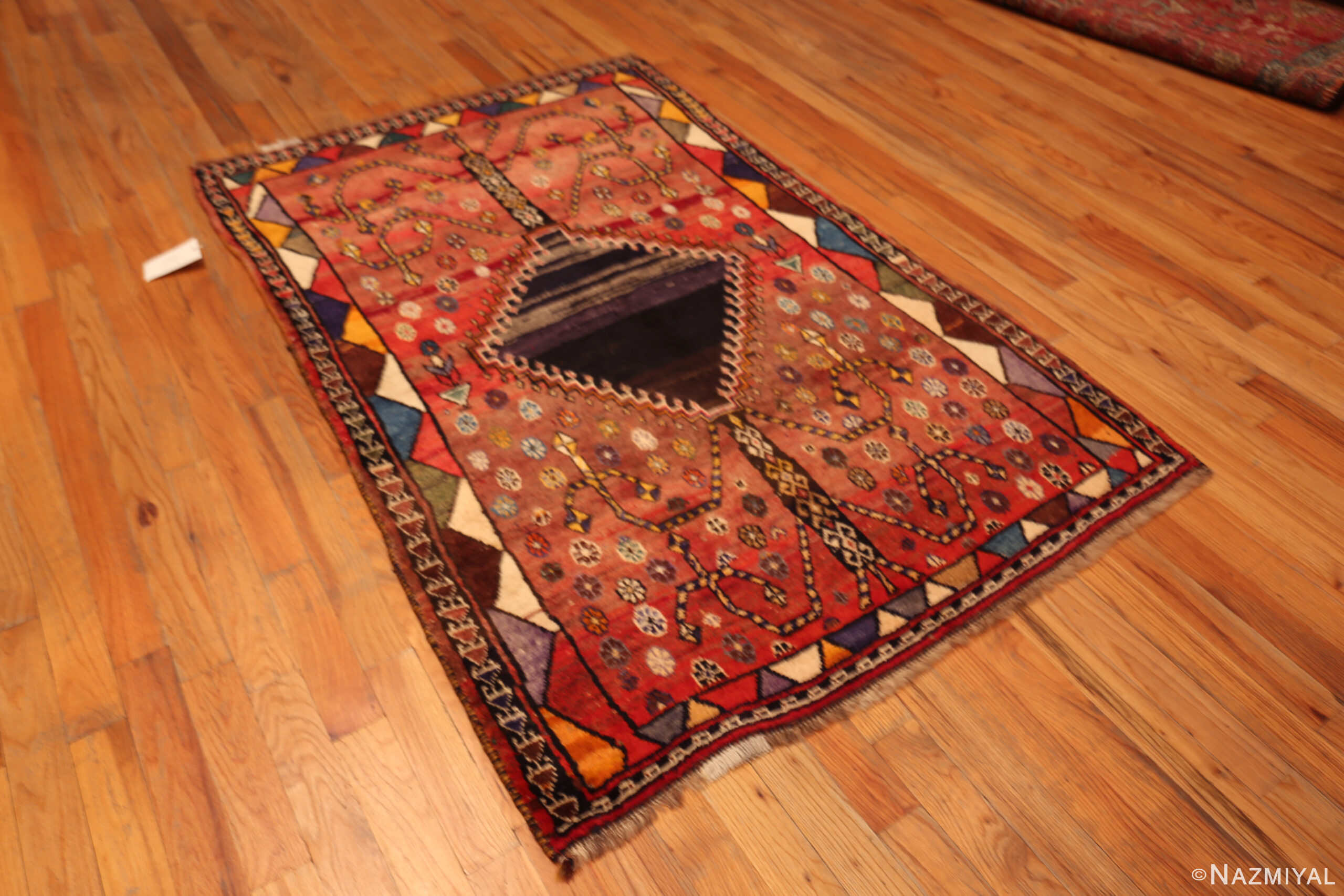 ラグ・カーペット Gabba iranian rug Lion Design Vintage Tribal Persian Gabbeh Rug 73619 Nazmiyal
