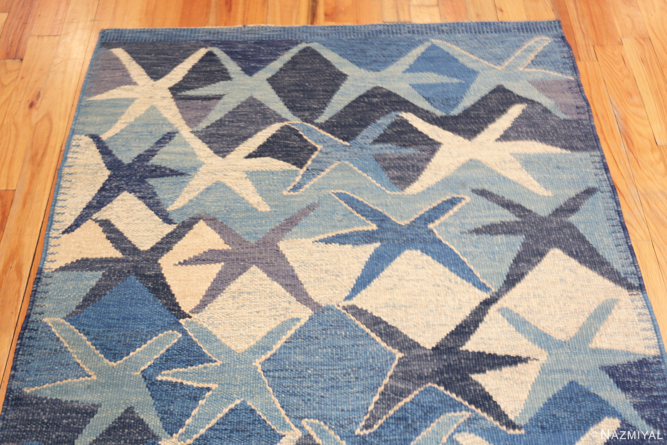 Modern Starfish Design Swedish Style Kilim Rug 73487 Nazmiyal