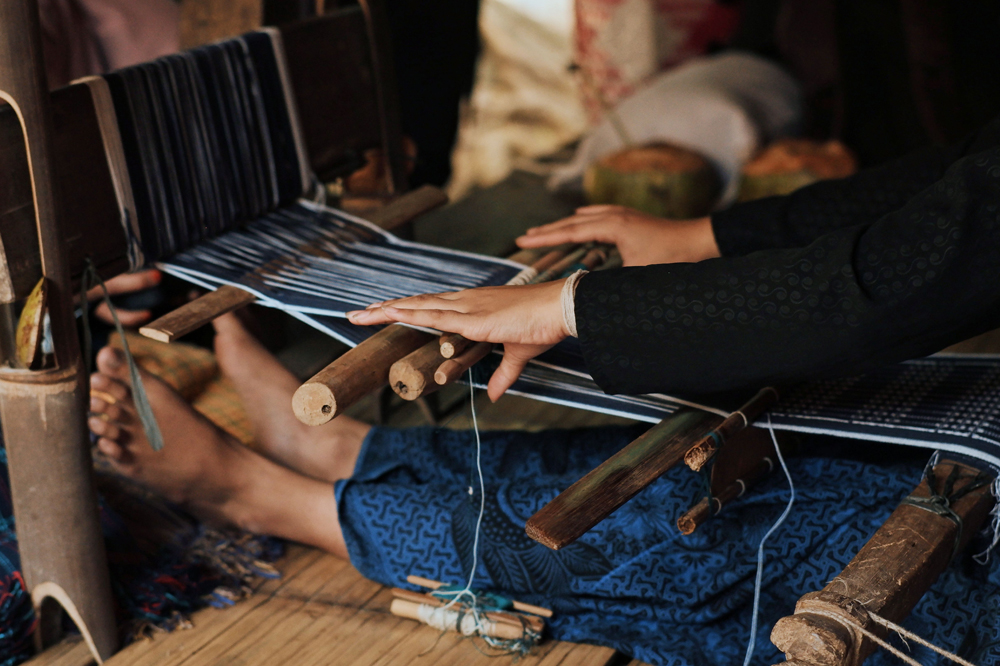Horizontal Loom Weaving with Legs by Nazmiyal